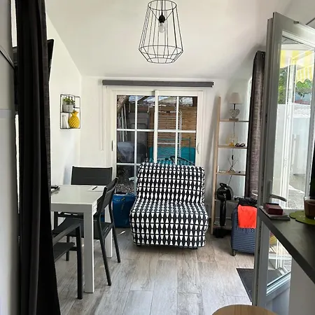 Vakantiehuis Cottage, Private Terrace In *